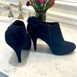 Navy blue faux suede booties